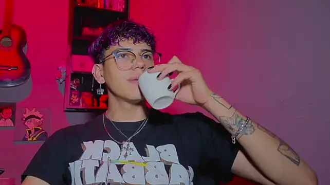 MikeyKuro Webcam Show