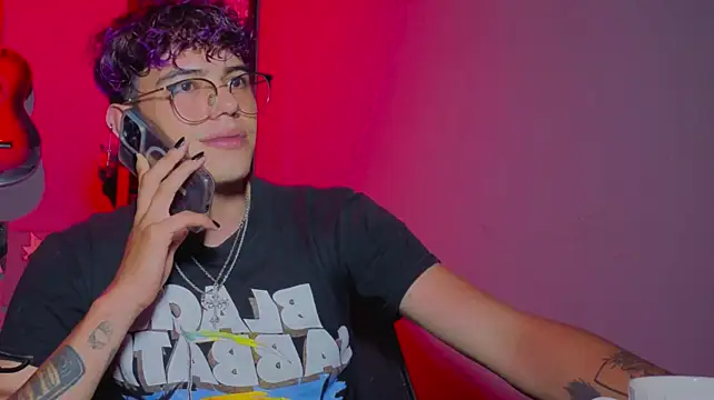 MikeyKuro Webcamshow
