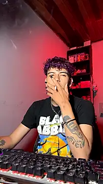 MikeyKuro 在線直  播表演