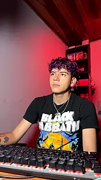 MikeyKuro – webcam-show