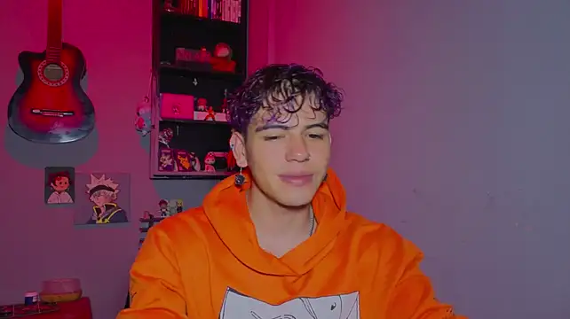Show modela MikeyKuro na web-kameri
