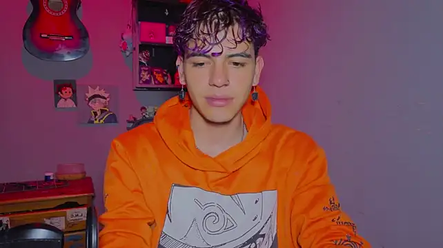 MikeyKuro Show in webcam
