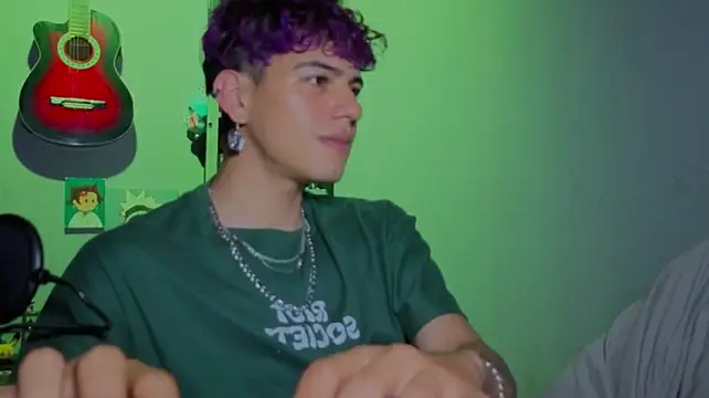 Show modela MikeyKuro na web-kameri