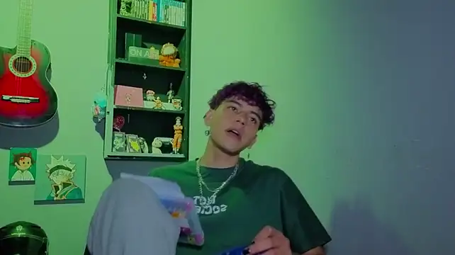 Show modela MikeyKuro na web-kameri