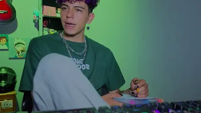 Show modela MikeyKuro na web-kameri