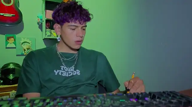 MikeyKuro Webcamshow