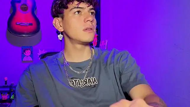 MikeyKuro Webcam Show