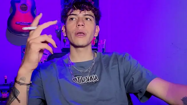 הופעת וובקאם של MikeyKuro