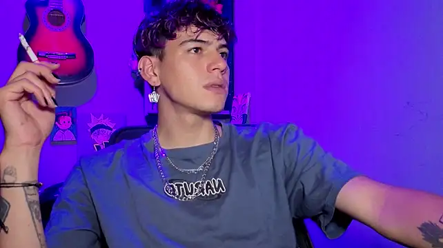 MikeyKuro – webcam-show