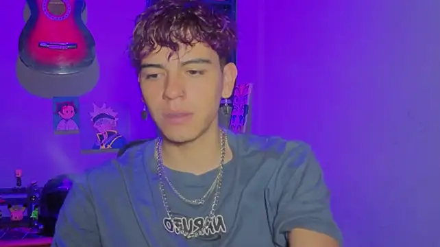 Show modela MikeyKuro na web-kameri