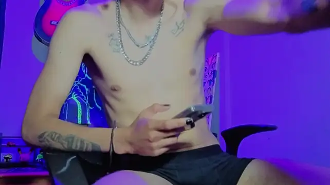 Show modela MikeyKuro na web-kameri