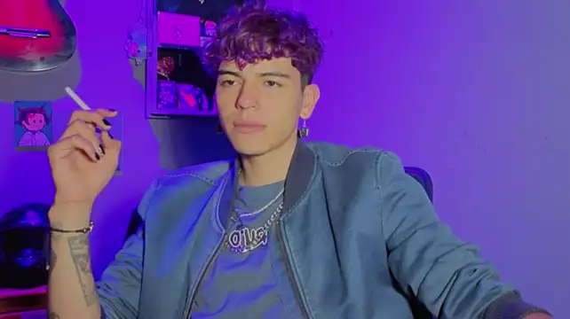 Show modela MikeyKuro na web-kameri