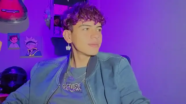 MikeyKuro webkamerás műsora