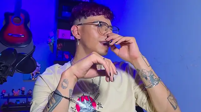 MikeyKuro 在線直播表演
