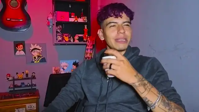 MikeyKuro Show in webcam