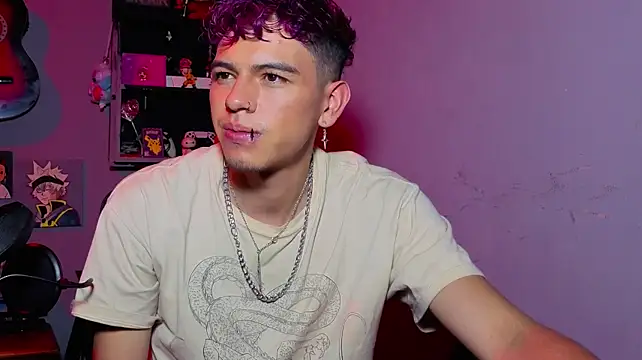 MikeyKuro webcam show