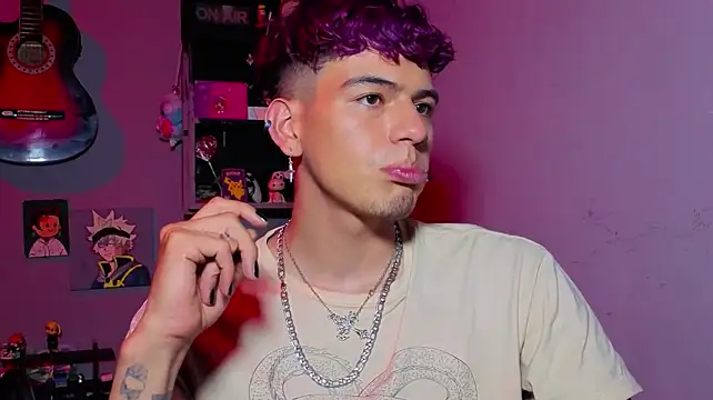 MikeyKuro Webcamshow