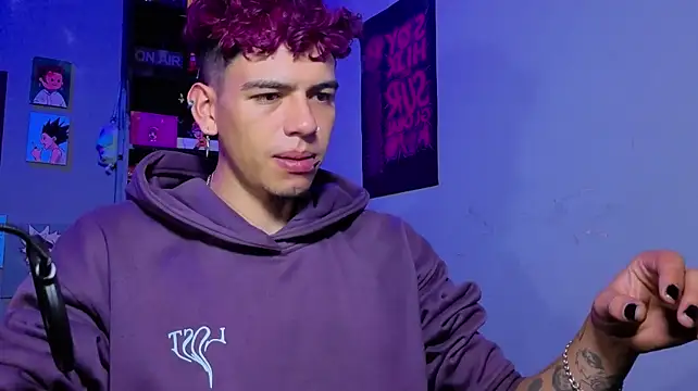 Show modela MikeyKuro na web-kameri