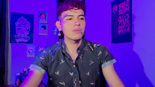 Show modela MikeyKuro na web-kameri