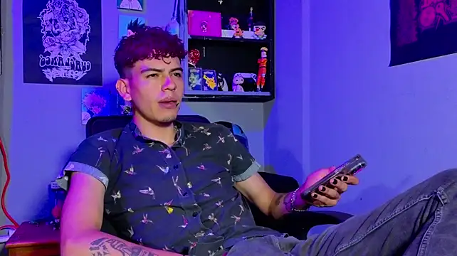 Show modela MikeyKuro na web-kameri