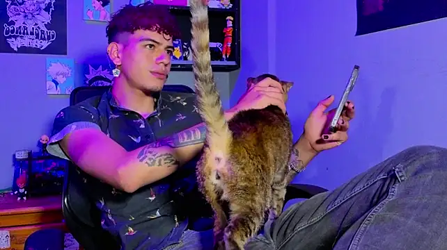 MikeyKuro webkamerás műsora