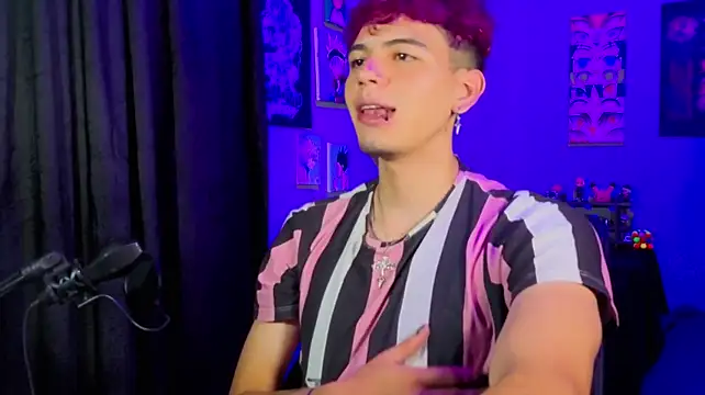 MikeyKuro webcam show