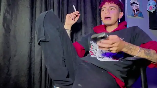 Show modela MikeyKuro na web-kameri