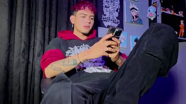 Show modela MikeyKuro na web-kameri