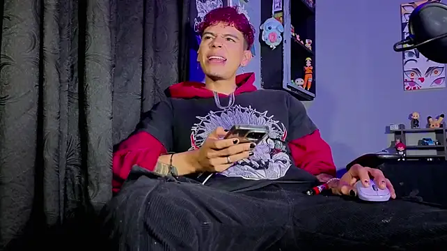 MikeyKuro webkamerás műsora