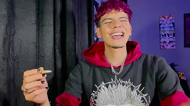 Show modela MikeyKuro na web-kameri