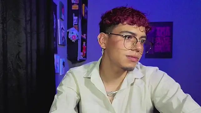 MikeyKuro Show in webcam