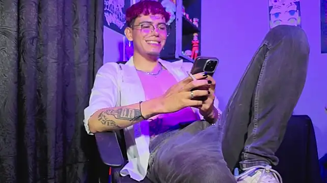 הופעת וובקאם של MikeyKuro