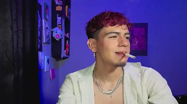 MikeyKuro webcam show