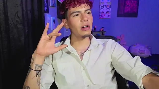 Show modela MikeyKuro na web-kameri