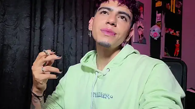 Show modela MikeyKuro na web-kameri