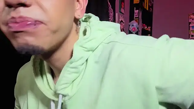 MikeyKuro Webcam Show