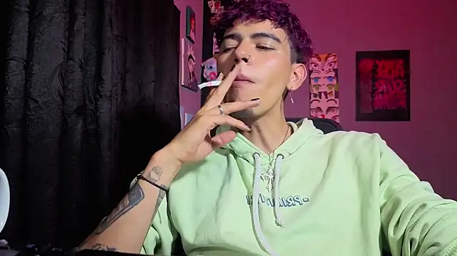 MikeyKuro: вебкам-шоу