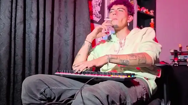 Show de MikeyKuro na webcam