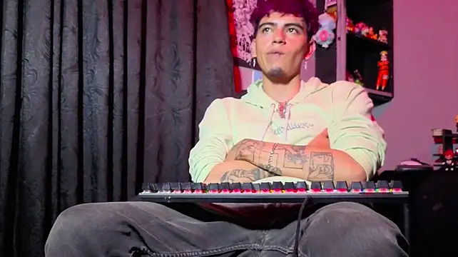 MikeyKuro Webcam-Show