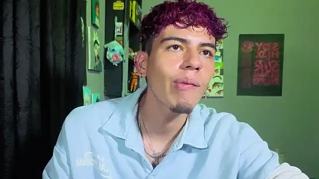 MikeyKuro Show in webcam