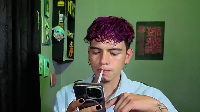 MikeyKuro: вебкам-шоу