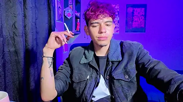 MikeyKuro Show in webcam