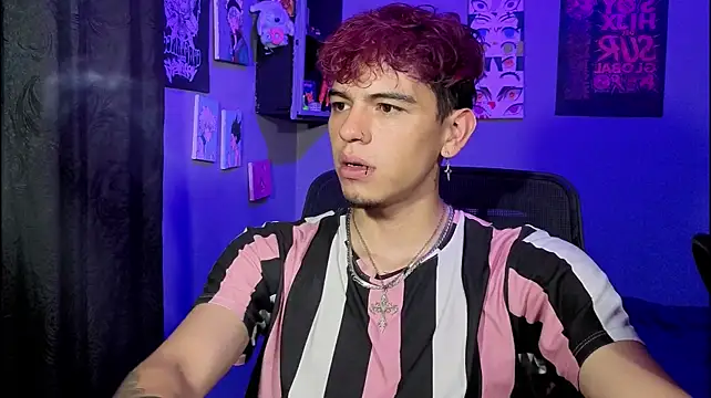 MikeyKuro: διαδικτυακό σόου στην κάμερα