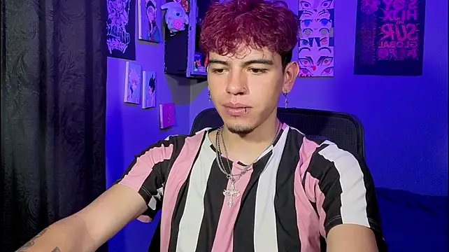 Show modela MikeyKuro na web-kameri
