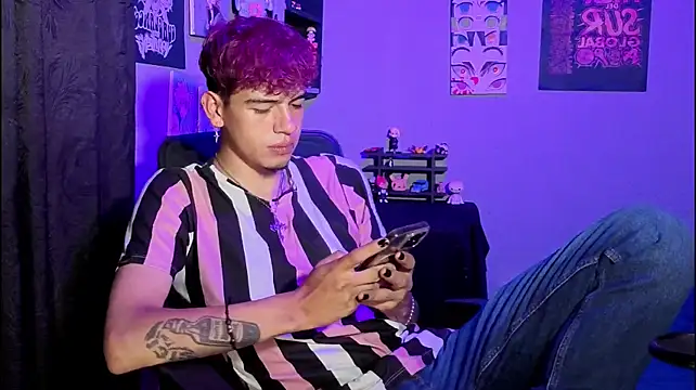 MikeyKuro Show in webcam