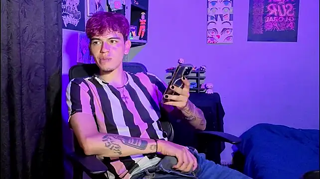 MikeyKuro Pertunjukan Webcam