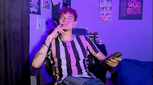 MikeyKuro webcam show