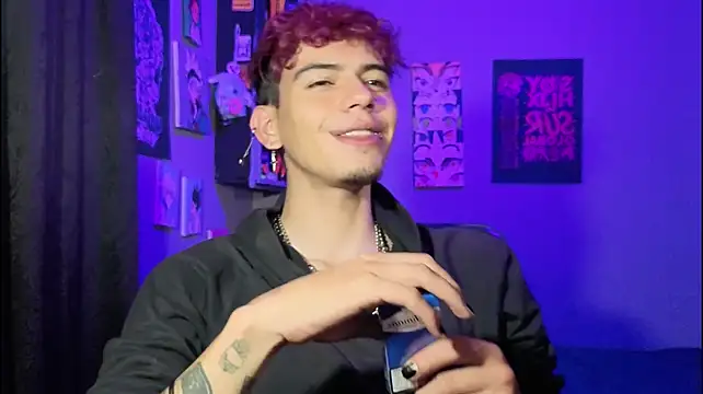 MikeyKuro webkamerás műsora