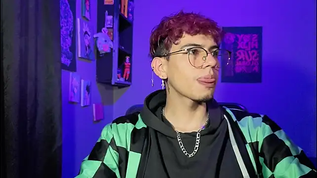 Show modela MikeyKuro na web-kameri