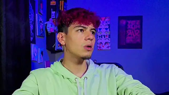 MikeyKuro webkamerás műsora